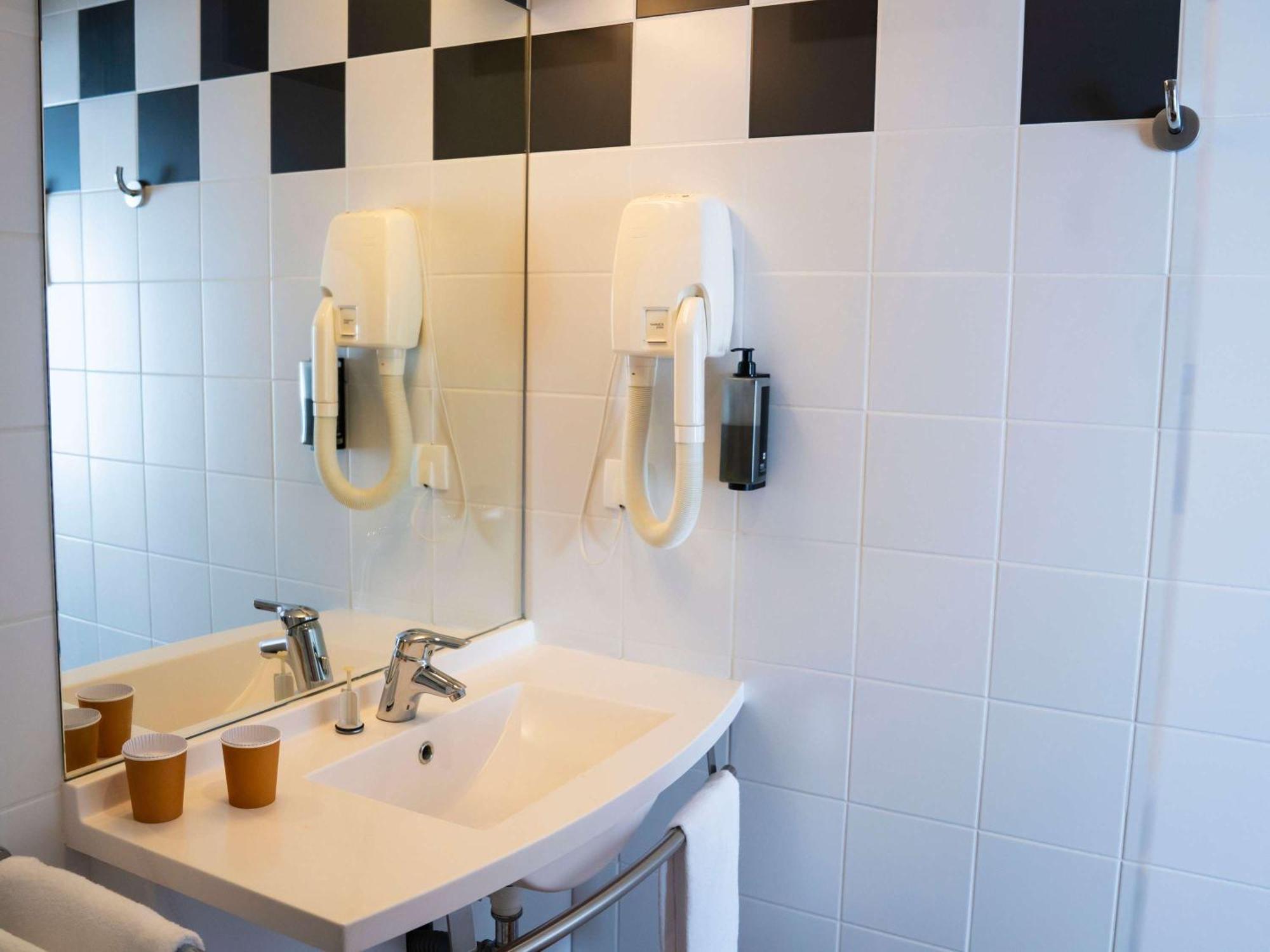 Hotel Ibis Styles Bourbon Lancy Exterior foto