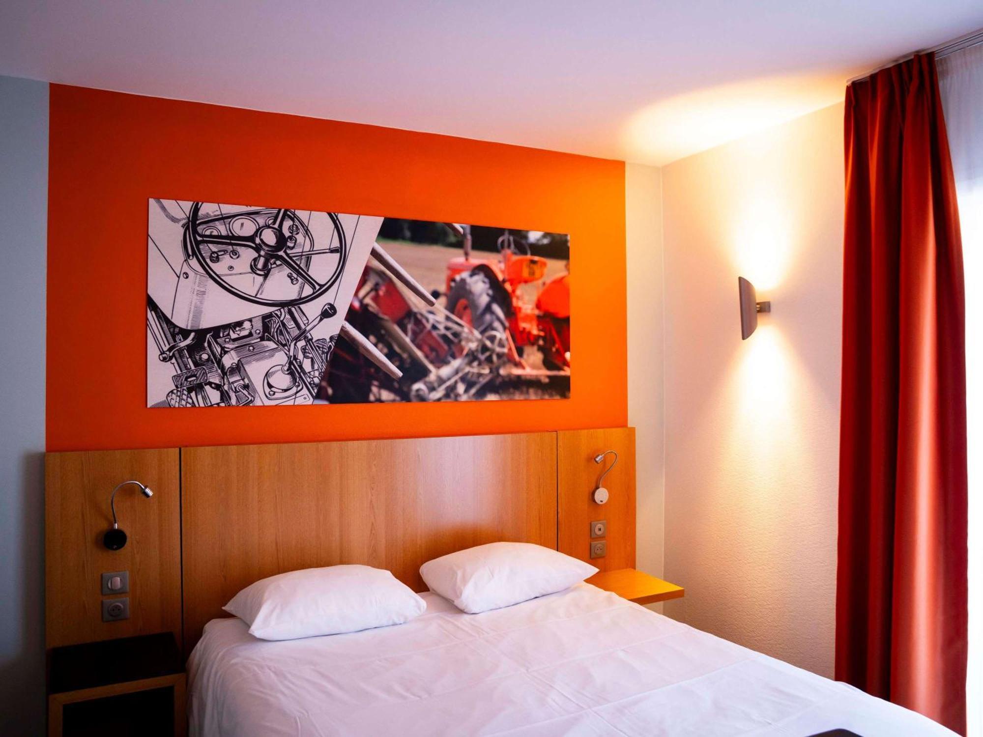 Hotel Ibis Styles Bourbon Lancy Exterior foto